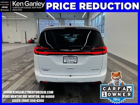 Certified 2023 Chrysler Pacifica Limited w/ Uconnect Theater Family Group image 9