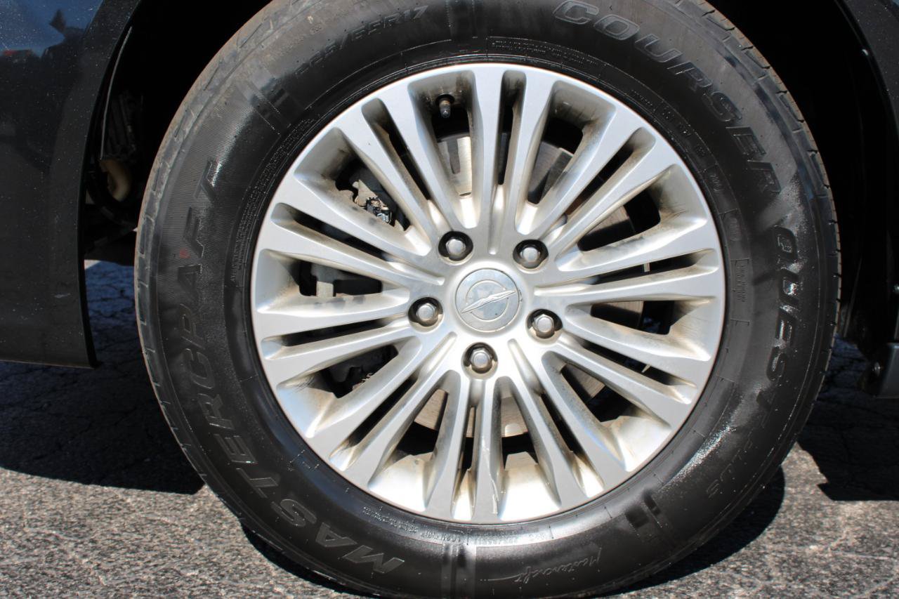 Used 2015 Chrysler Town & Country Touring-L w/ Driver Convenience Group FWD image 52