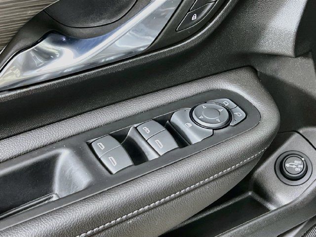 Used 2023 GMC Terrain SLE w/ Driver Convenience Package FWD image 9