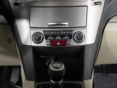 Used 2012 Subaru Outback 2.5i Premium w/ All-Weather Pkg image 36