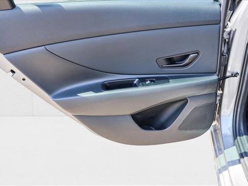 New 2025 Hyundai Elantra SEL image 23