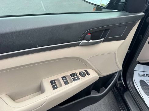 Used 2018 Hyundai Elantra SE w/ Cargo Package FWD image 12