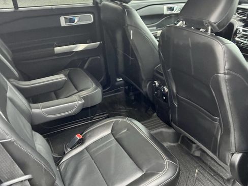 Used 2022 Ford Explorer Limited w/ Equipment Group 301A image 10