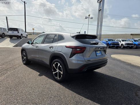 New 2026 Chevrolet Trax RS w/ Sunroof Package FWD image 3