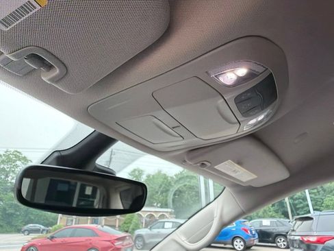 Used 2023 Chrysler Pacifica Touring-L FWD image 25