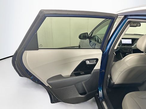 Used 2021 Kia Niro EX Premium image 28