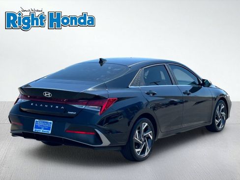 Used 2025 Hyundai Elantra Limited FWD image 5