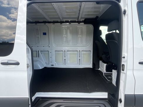 Used 2024 Mercedes-Benz Sprinter 2500 image 14