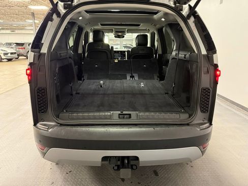 Used 2024 Land Rover Discovery S AWD/4WD image 24