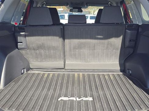 Used 2022 Toyota RAV4 XLE image 11