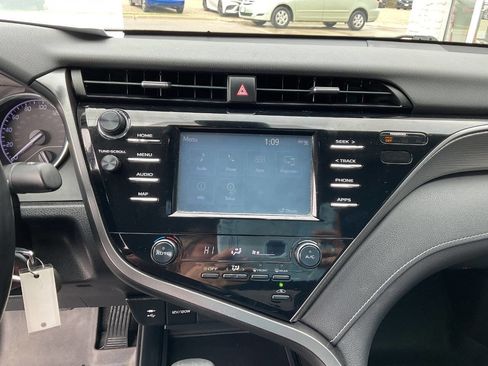Used 2019 Toyota Camry SE FWD image 22