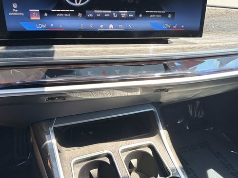 Used 2025 BMW 760i xDrive w/ Executive Package AWD/4WD image 42