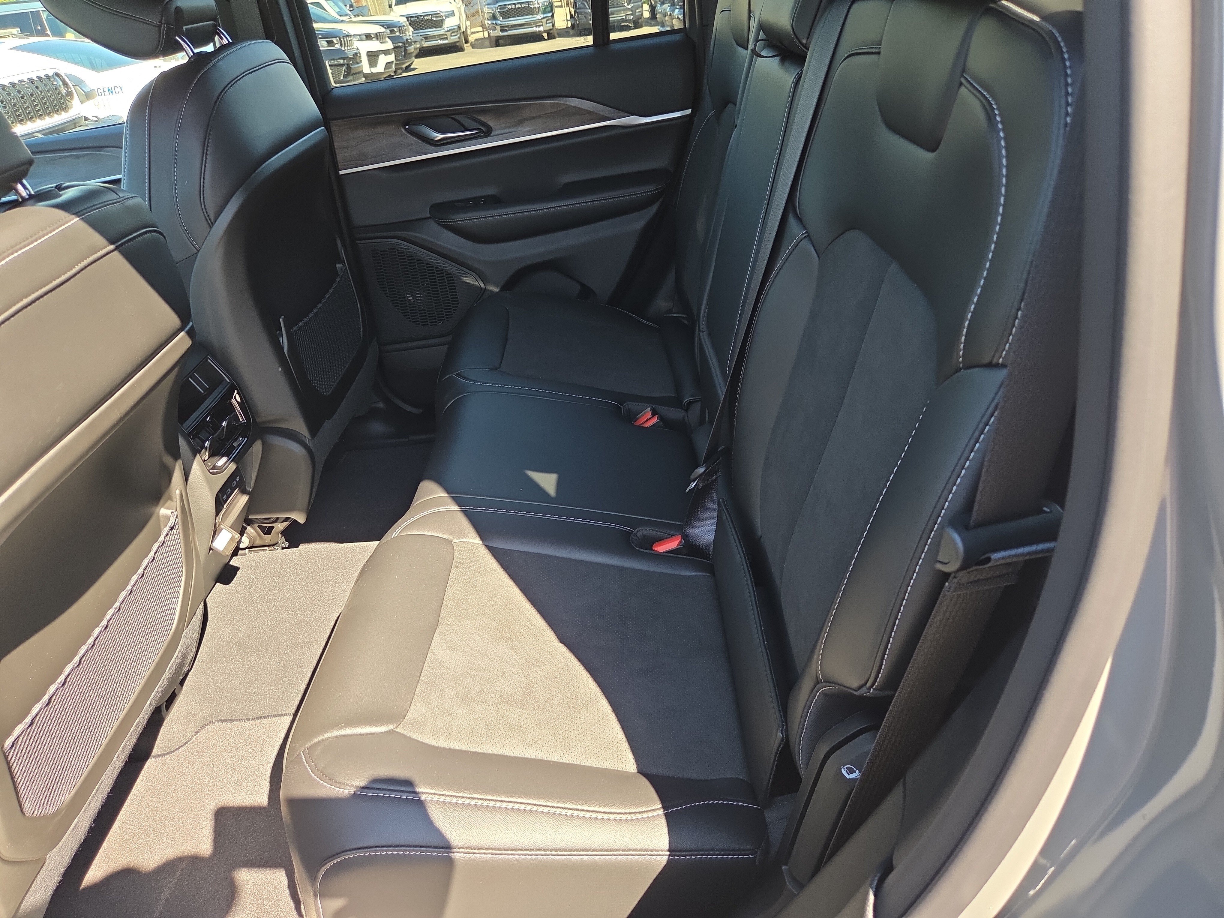 New 2027 Jeep Grand Cherokee 4WD image 6