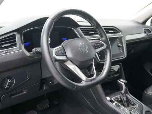 Used 2022 Volkswagen Tiguan SE AWD/4WD image 9