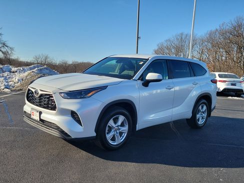 Certified 2023 Toyota Highlander L image 3