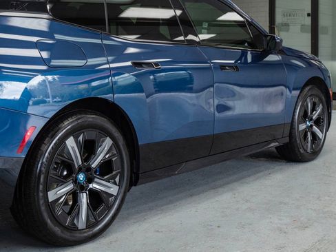 Used 2025 BMW iX xDrive50 image 31