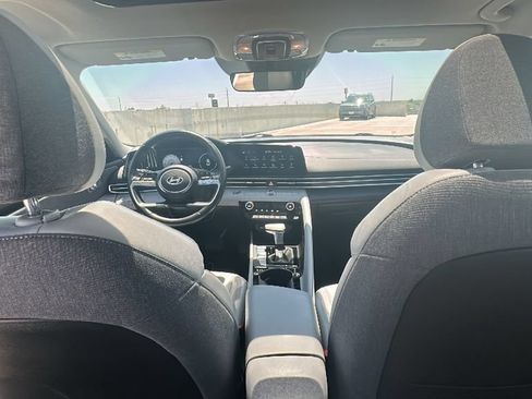 Used 2025 Hyundai Elantra Limited FWD image 30