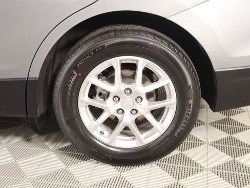 Used 2024 Chevrolet Equinox LS w/ LS Convenience Package image 17