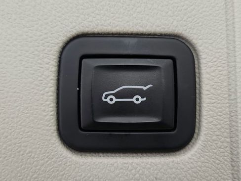 Used 2019 GMC Terrain Denali w/ Advanced Safety Package FWD image 34