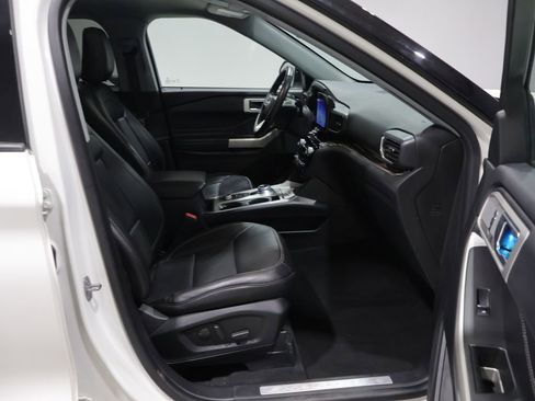 Used 2022 Ford Explorer Limited w/ Equipment Group 301A image 6