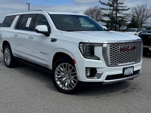 Used 2023 GMC Yukon XL Denali image 2