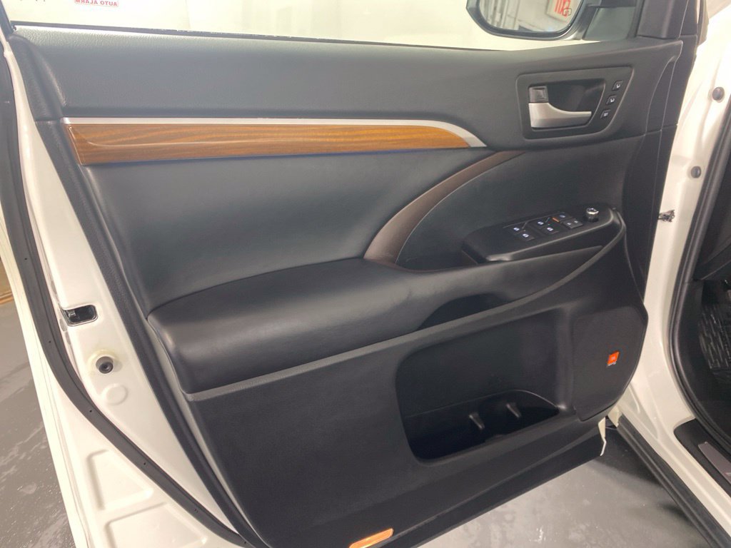 Used 2019 Toyota Highlander Limited Platinum AWD/4WD image 23