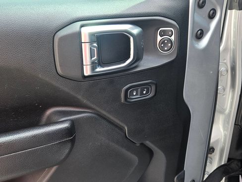 Used 2023 Jeep Gladiator Sport AWD/4WD image 19