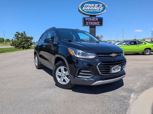 Used 2018 Chevrolet Trax LT w/ Driver Confidence Package AWD/4WD image 2