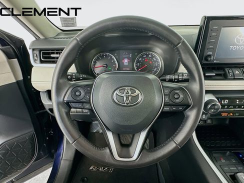 Used 2020 Toyota RAV4 XLE Premium image 14