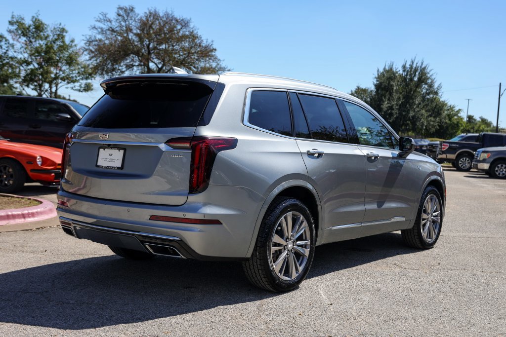 Used 2025 Cadillac XT6 Premium Luxury FWD image 4