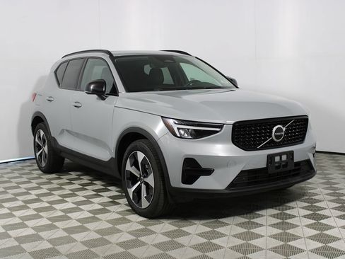 Used 2024 Volvo XC40 B5 Core AWD/4WD image 30