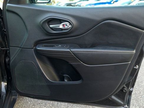 Used 2017 Jeep Cherokee Limited image 31