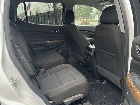 Used 2023 GMC Acadia SLE w/ Driver Convenience Package FWD image 17