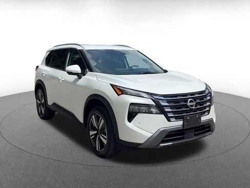 Used 2026 Nissan Rogue SL AWD/4WD image 3