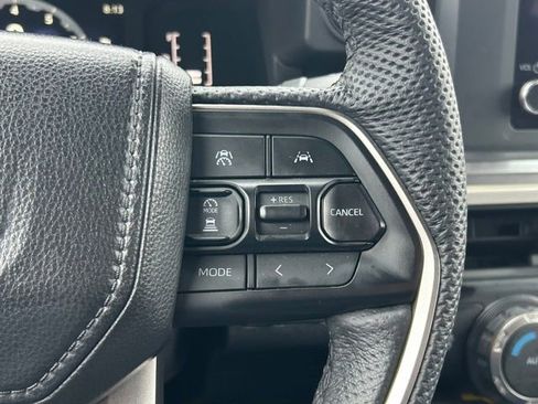 Used 2025 Toyota Tacoma SR5 image 31