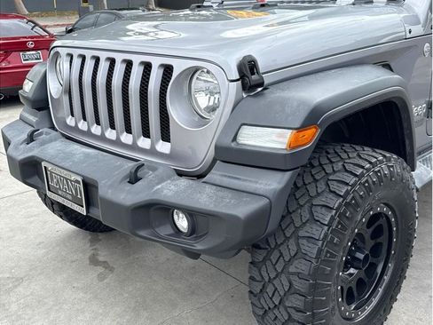 Used 2018 Jeep Wrangler Unlimited Sport S AWD/4WD image 10