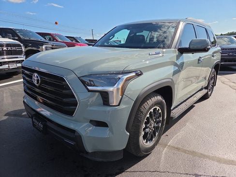 Used 2025 Toyota Sequoia 4WD image 2