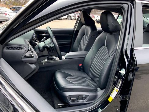 Used 2024 Toyota Camry SE image 7