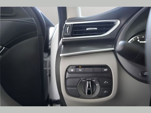 New 2025 INFINITI QX50 Luxe image 10