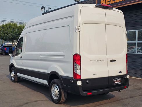 Used 2025 Ford Transit 250 148 High Roof AWD image 3