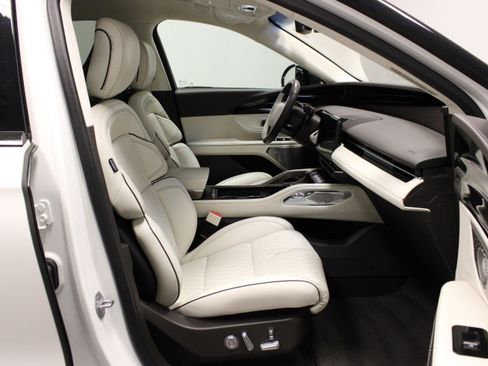 Used 2024 Lincoln Nautilus Black Label w/ Jet Appearance Package (87T) AWD/4WD image 18