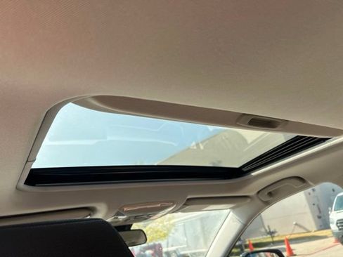 Used 2021 Toyota RAV4 XLE w/ Convenience Package FWD image 12