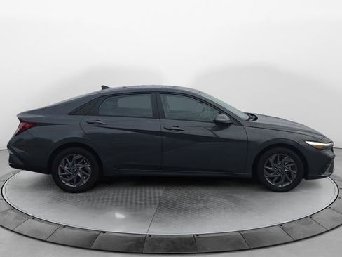 Used 2024 Hyundai Elantra SEL FWD image 6