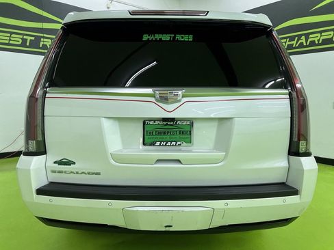 Used 2017 Cadillac Escalade ESV Platinum AWD/4WD image 8