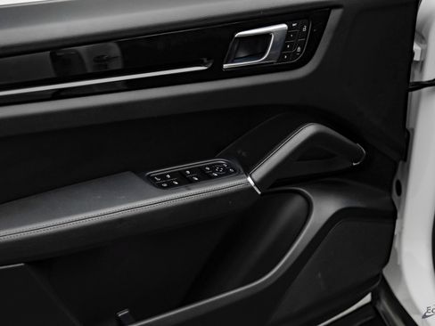 Used 2023 Porsche Cayenne image 75