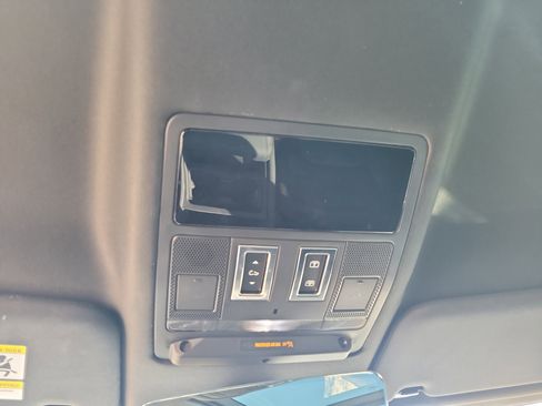 Used 2024 Land Rover Defender 90 X-Dynamic SE image 85