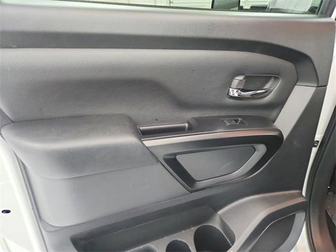 Used 2023 Nissan Titan SV w/ SV Convenience Package image 32