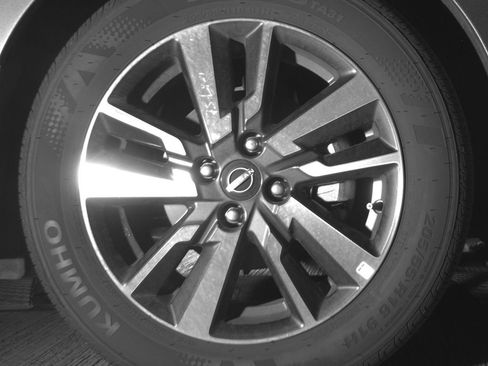 Used 2025 Nissan Versa SV image 13