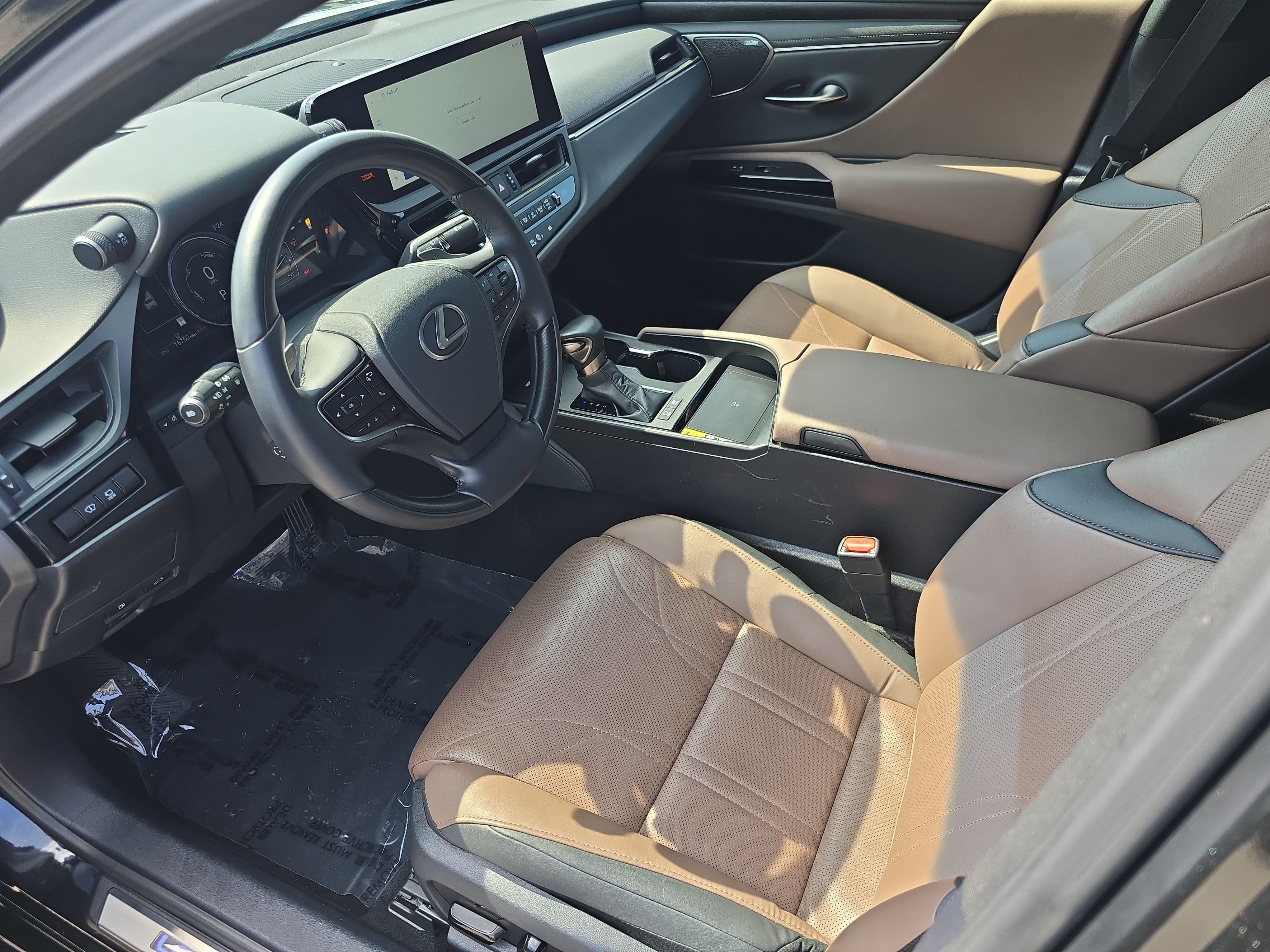 Used 2025 Lexus ES 300h Ultra Luxury w/ Accessory Package (Z2) FWD image 15