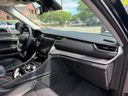 Used 2023 Jeep Grand Cherokee L Limited AWD/4WD image 30